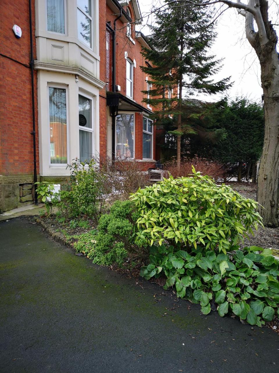 Chimneys Guest House Blackburn  Exterior foto